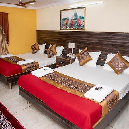 Vrindavan Comfort Inn Hyderabad Esterno foto