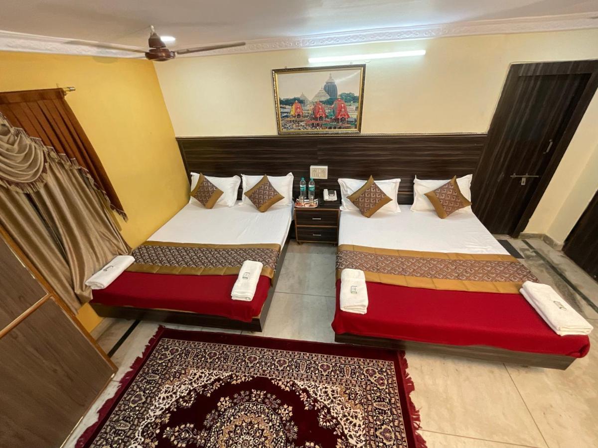 Vrindavan Comfort Inn Hyderabad Esterno foto